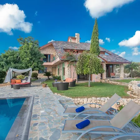 Σπίτι διακοπών Private Mit Panoramablick Auf By Interhome *
