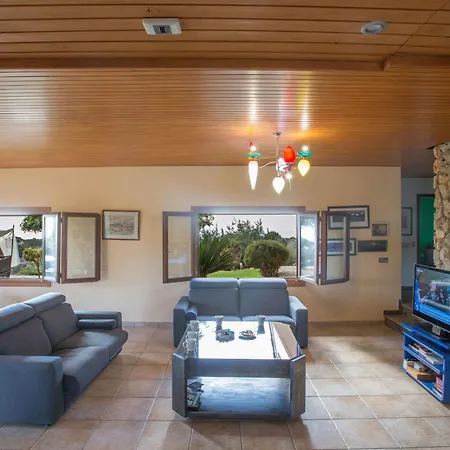 Dom wakacyjny Private Mit Panoramablick Auf By Interhome